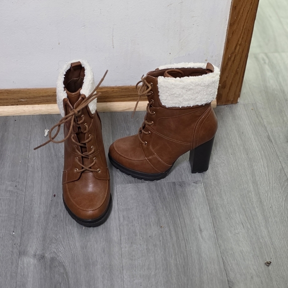 Shoe Dazzle Tan Heeled Boots with Shearling - Picture 1 of 1